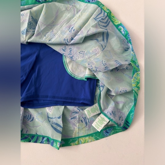 Lilly Pulitzer SILVANA SKORT BOTANICAL GREEN
IN A FLUTTER Pocket S Small - Picture 6 of 10